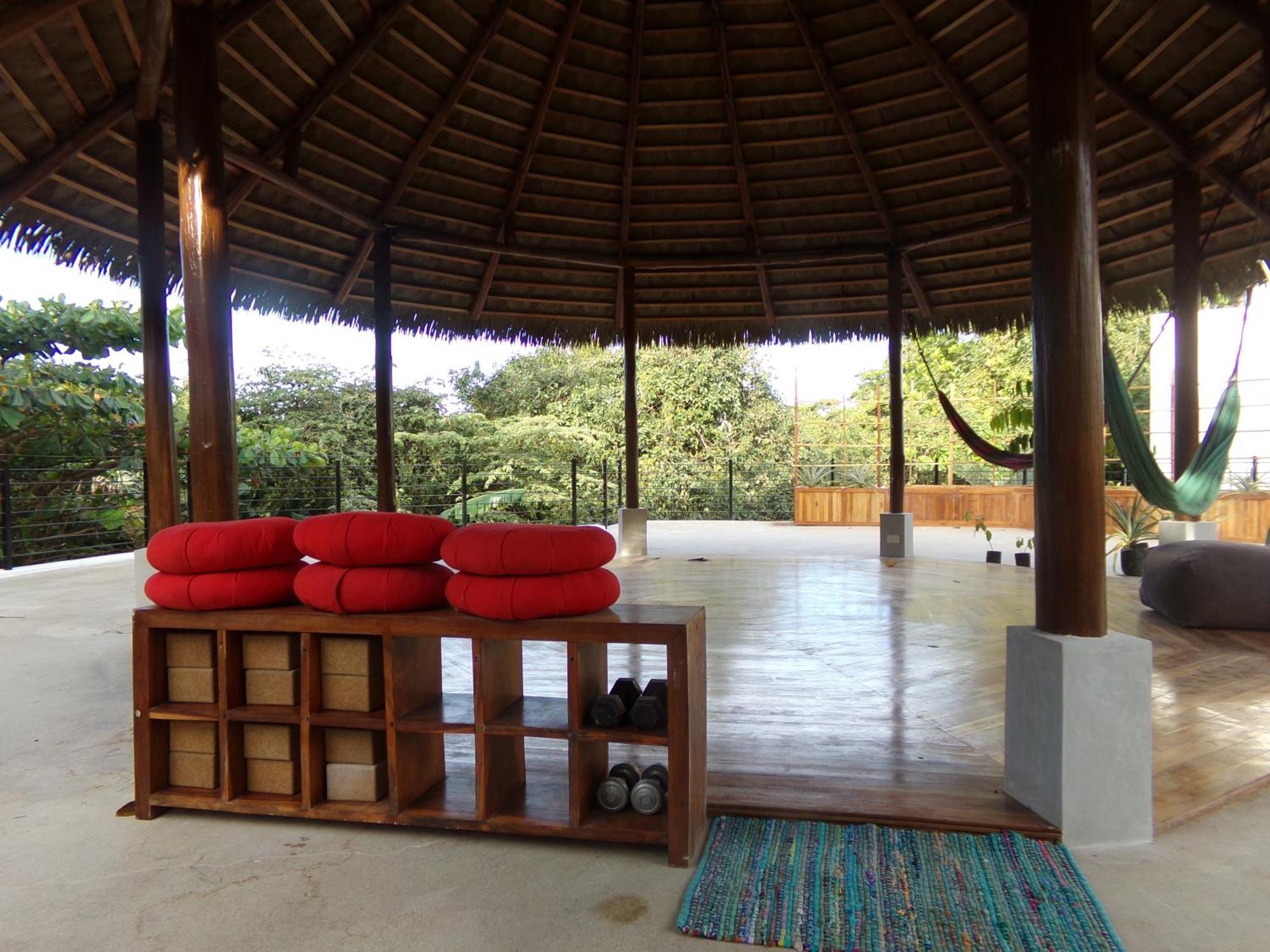 Iluminar Beachfront Suites Nosara Eksteriør billede